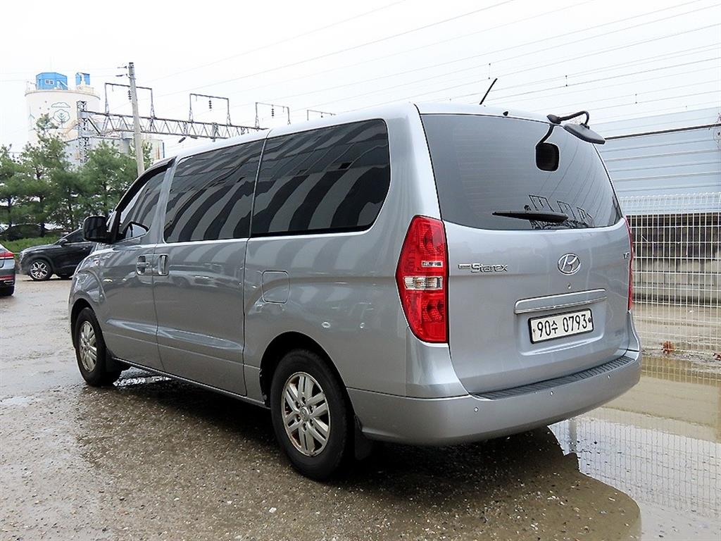 HYUNDAI Starex - Vista 3