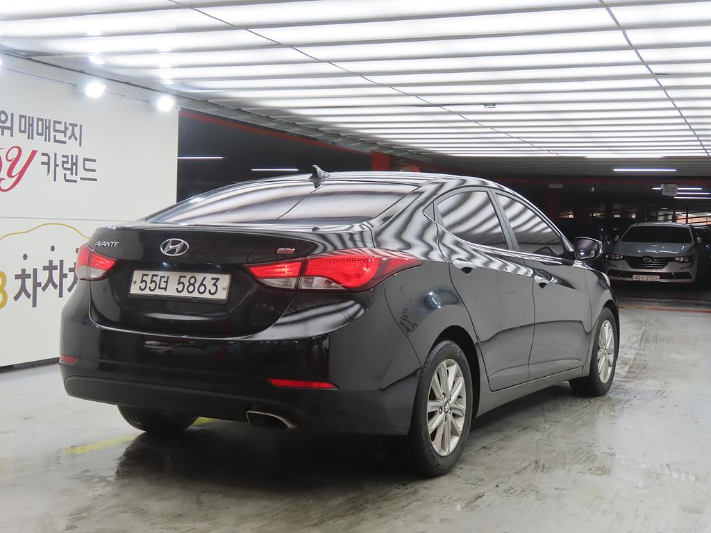 HYUNDAI Avante - Vista 4
