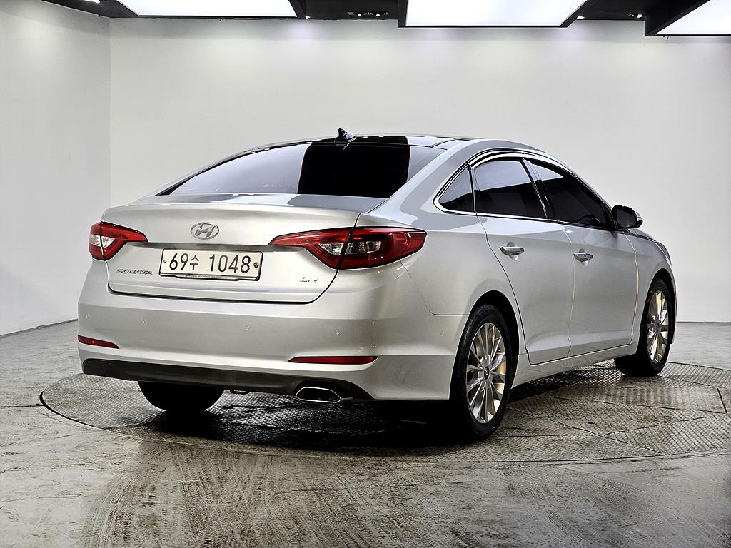 HYUNDAI Sonata - Vista 4