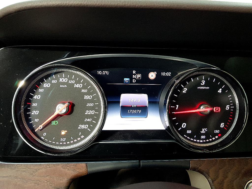 Mercedes Benz E class - Vista 7