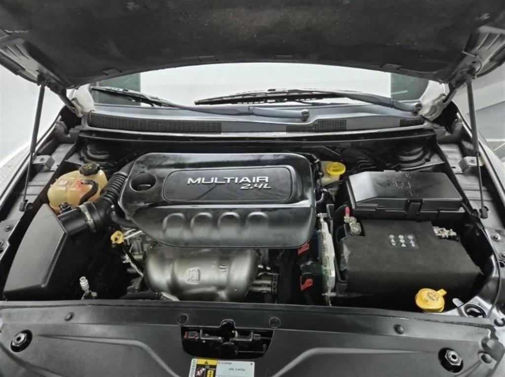 Chrysler 200 - Vista 5