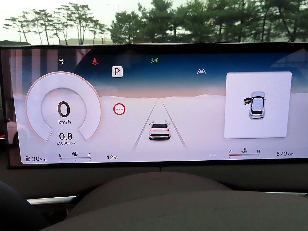 Genesis GV70 - Vista 9