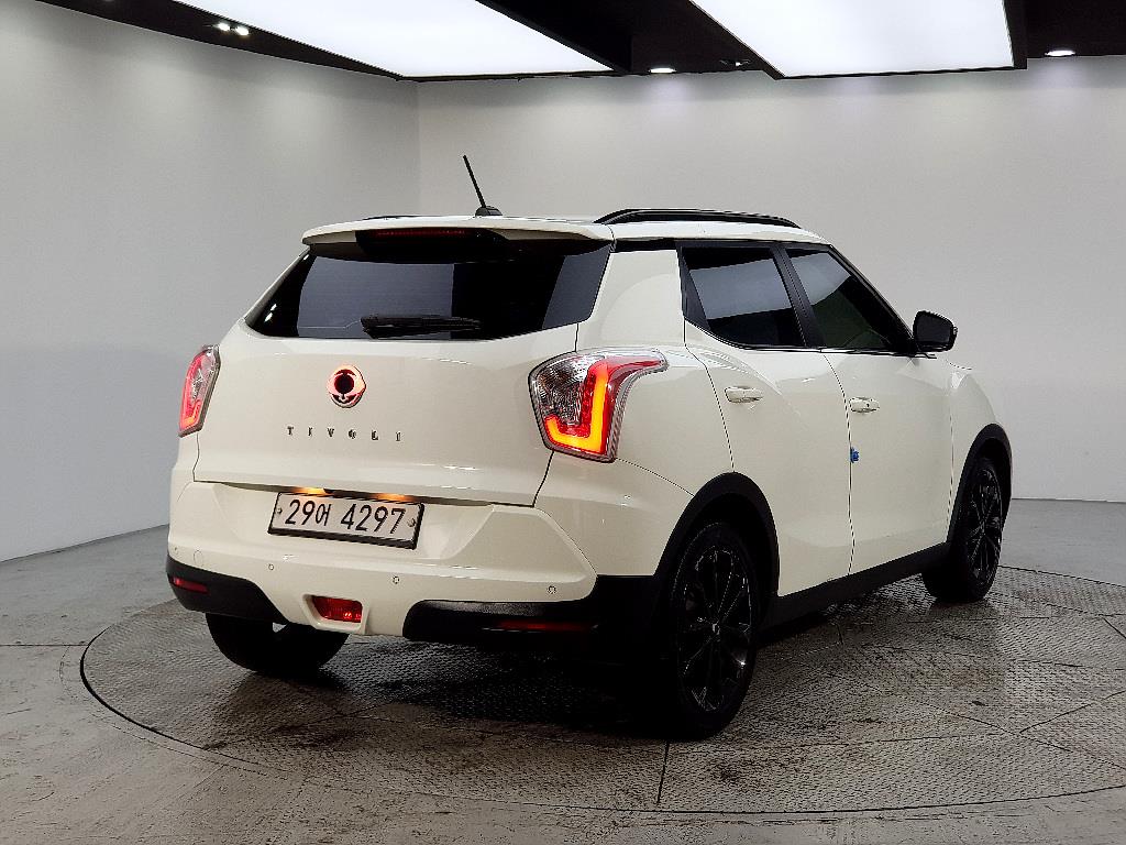 Ssangyong Tivoli - Vista 4