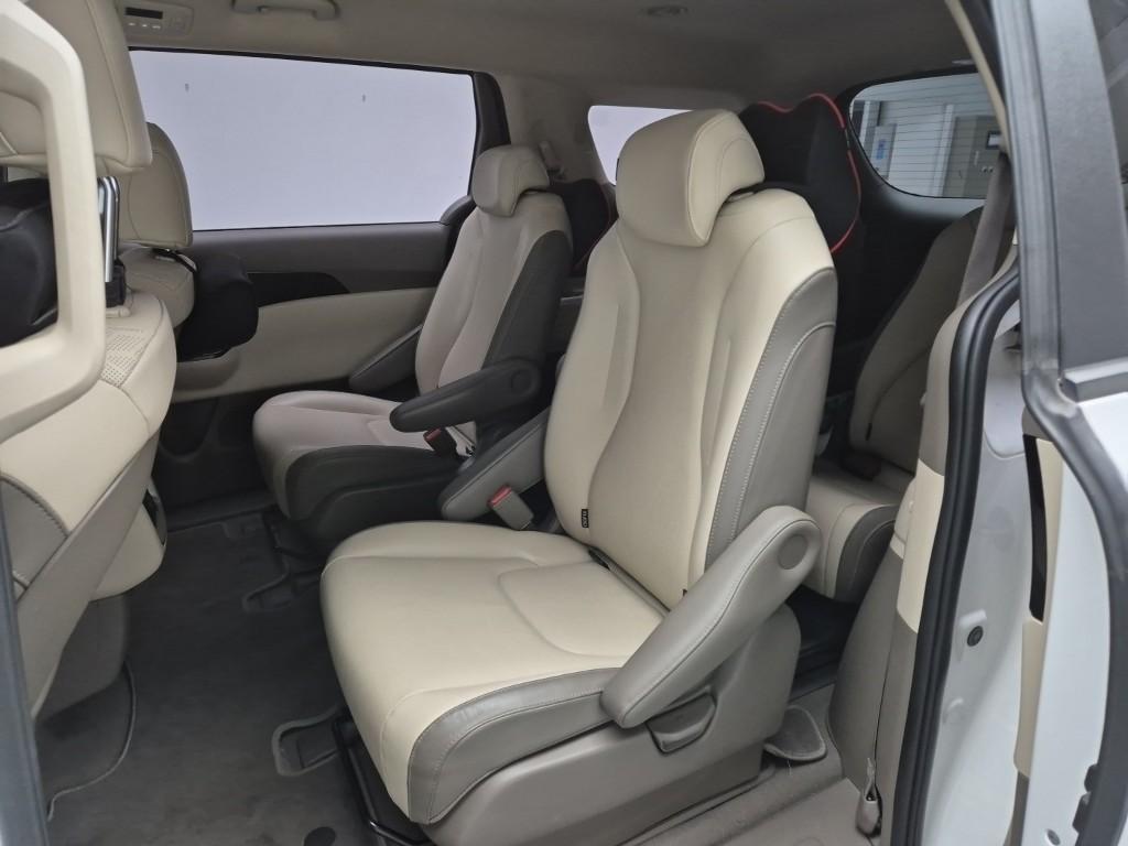 KIA Carnival - Vista 9
