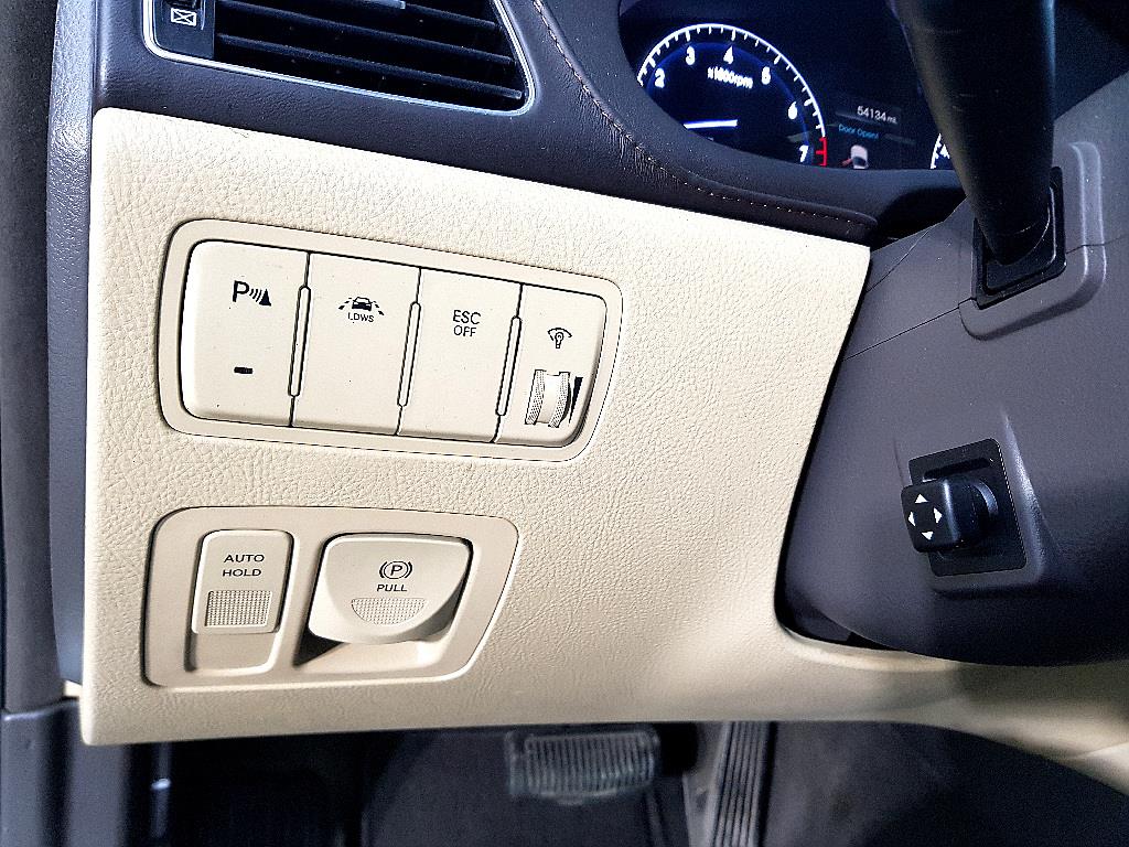 HYUNDAI Genesis - Vista 11