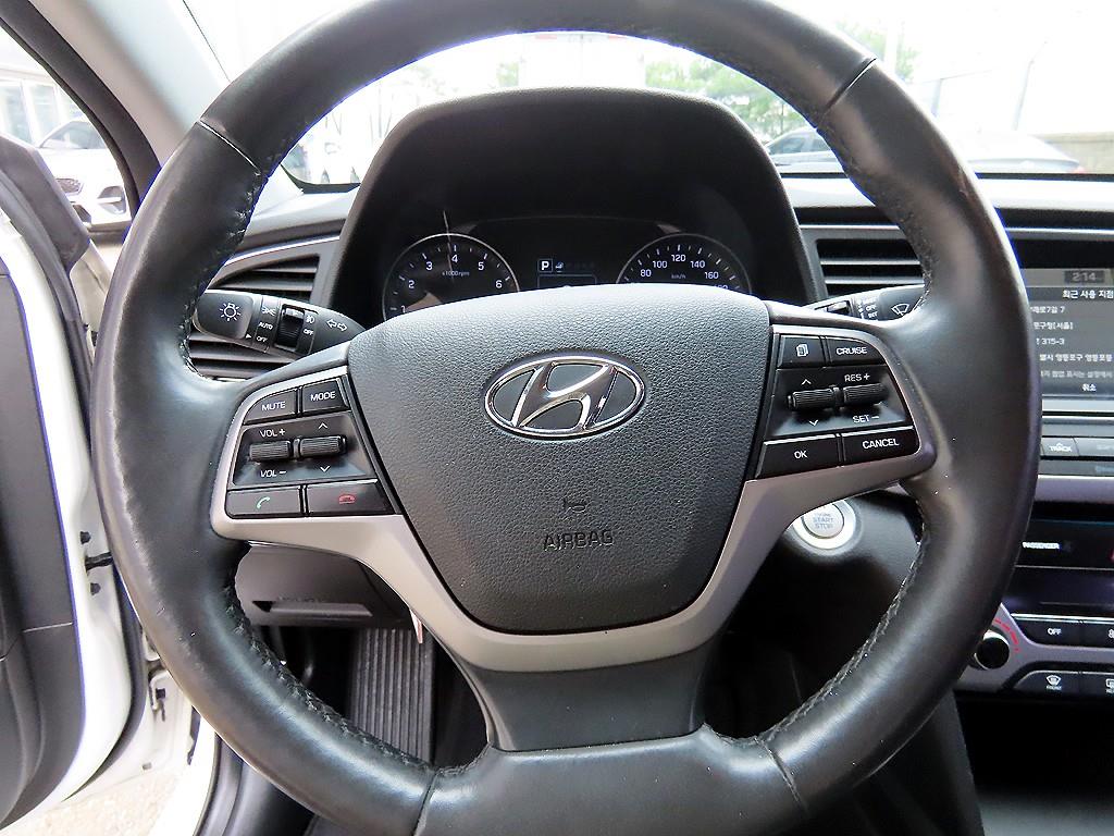 HYUNDAI Avante - Vista 8