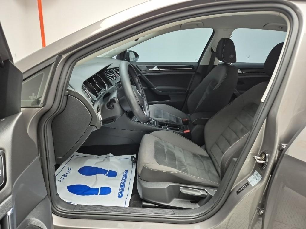 Volkswagen Golf - Vista 11