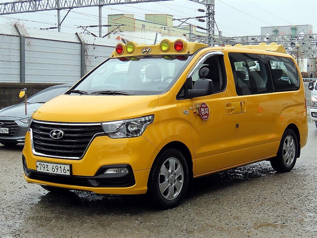 HYUNDAI Starex - Vista 2