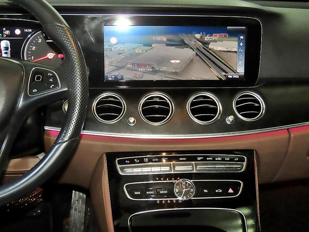 Mercedes Benz E class - Vista 11