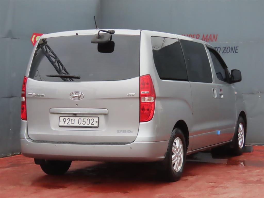 HYUNDAI Starex - Vista 5