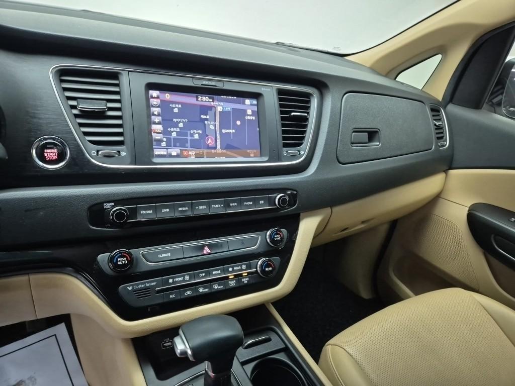 KIA Carnival - Vista 10