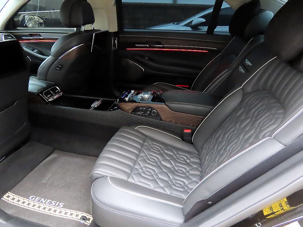 Genesis G90 - Vista 6