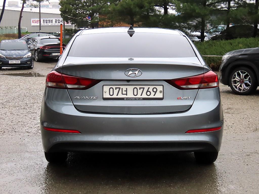 HYUNDAI Avante - Vista 4