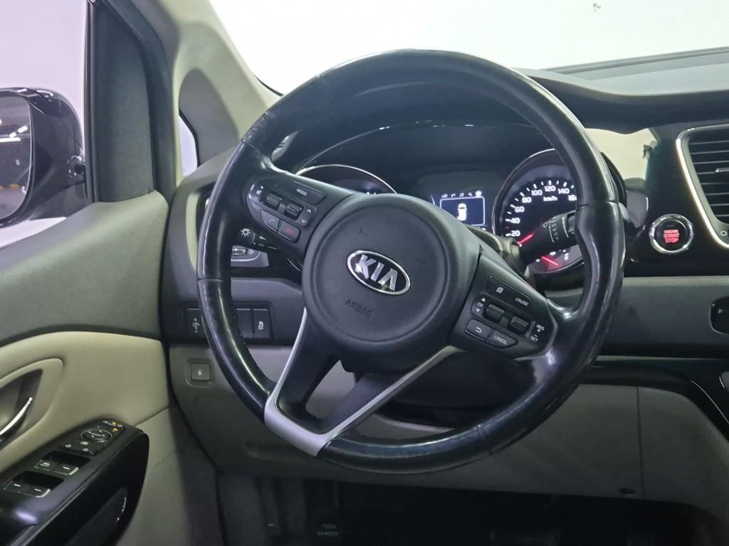 KIA Carnival - Vista 9
