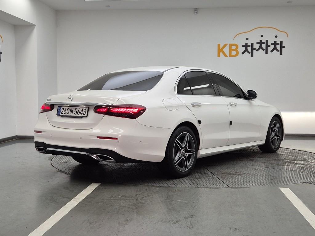 Mercedes Benz E class - Vista 4