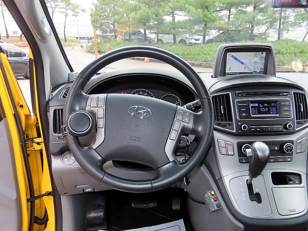 HYUNDAI Starex - Vista 9