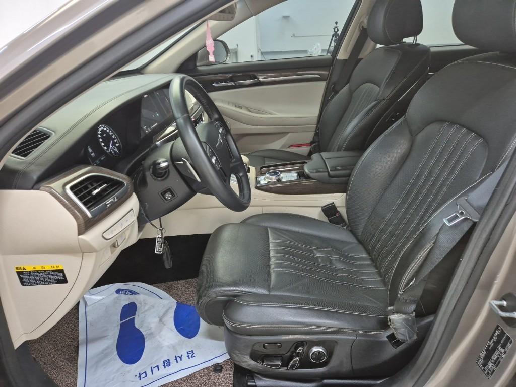 Genesis G90 - Vista 11