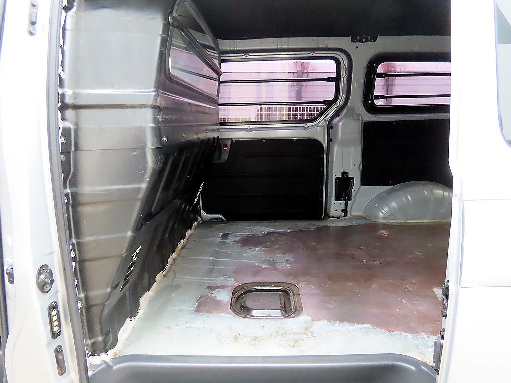 HYUNDAI Starex - Vista 7