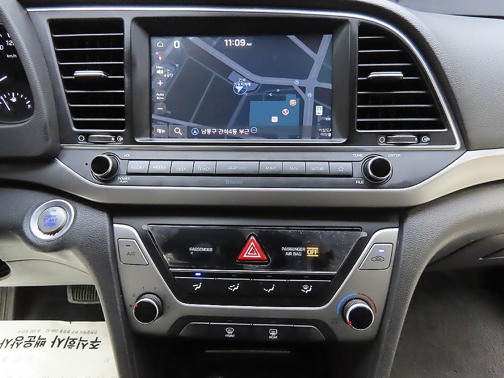 HYUNDAI Avante 2018 Plateado - Importación desde Corea - HF Imports Iquique - Foto 12