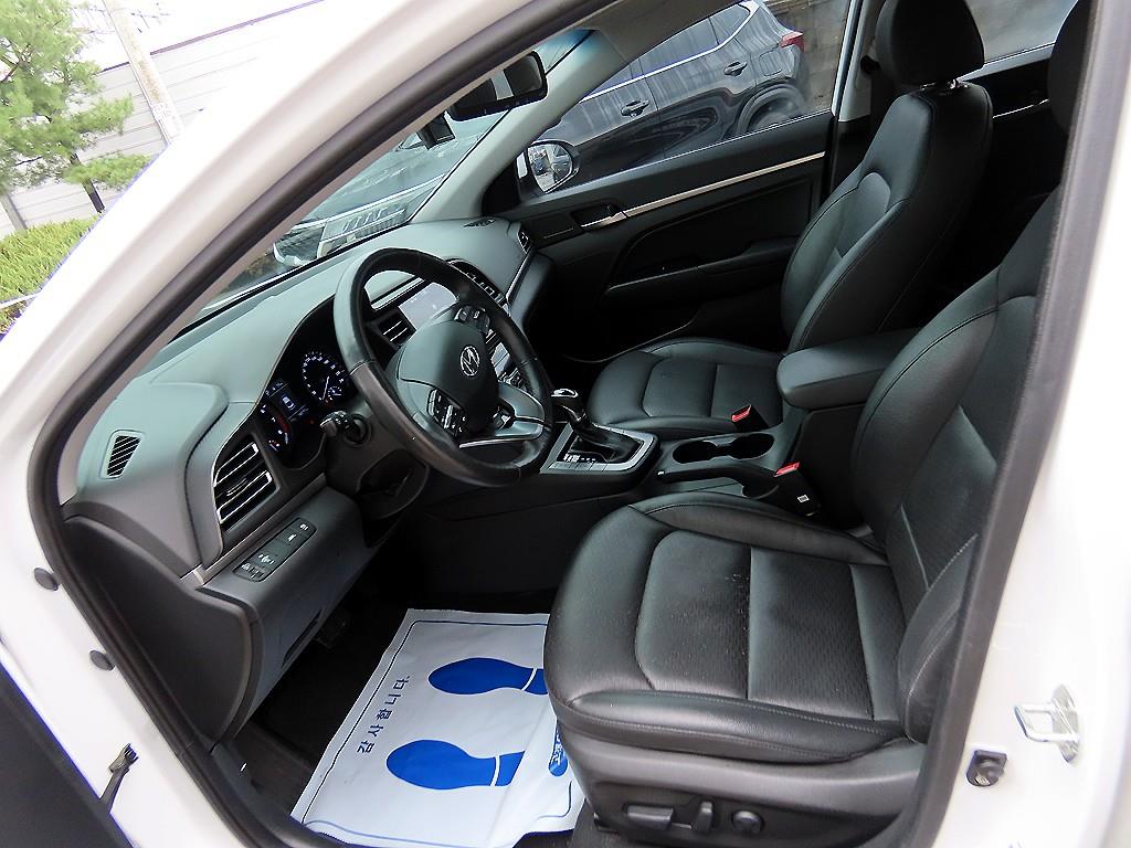 HYUNDAI Avante - Vista 5