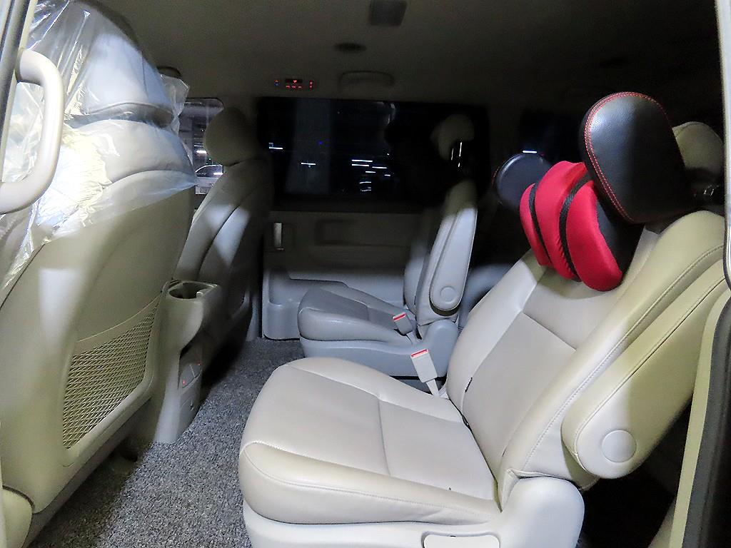 KIA Carnival - Vista 7