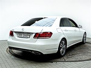 Mercedes Benz E class - Vista 8