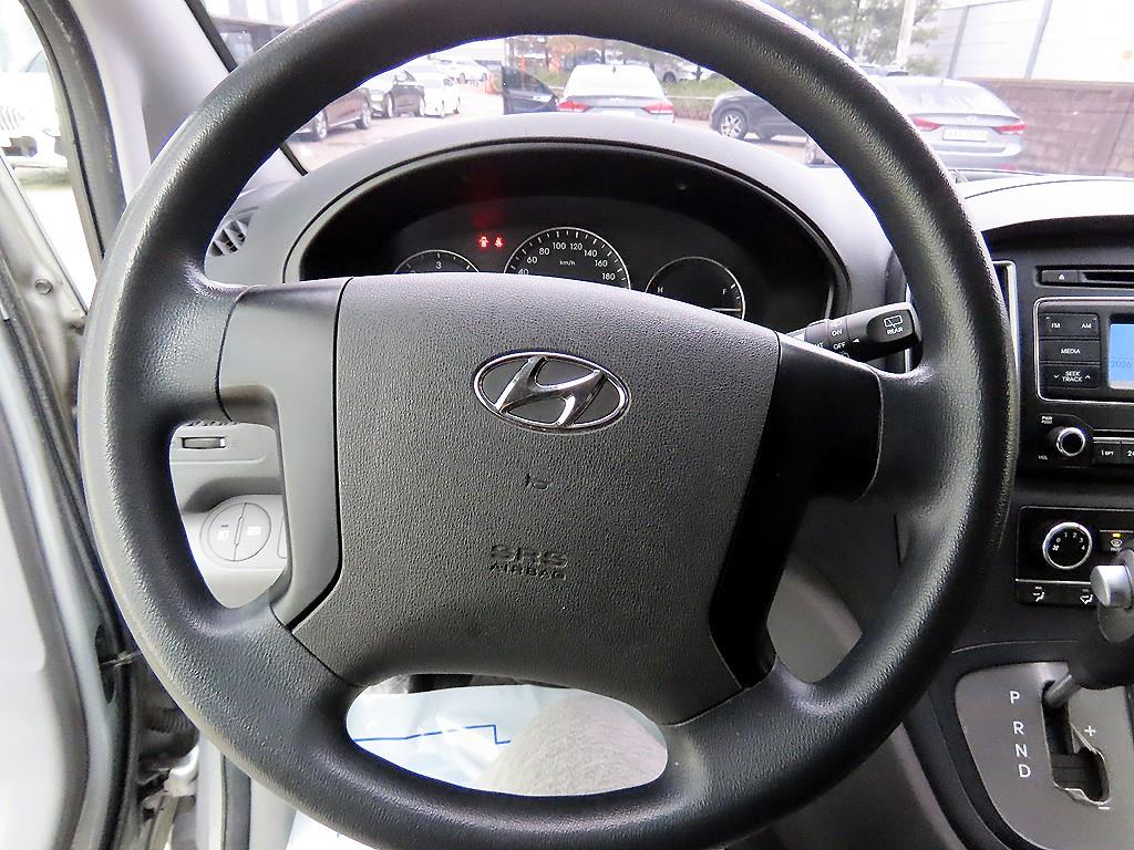 HYUNDAI Starex - Vista 9