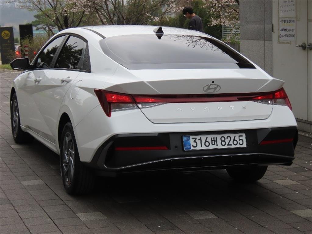 HYUNDAI Avante - Vista 7