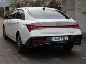HYUNDAI Avante - Vista 8