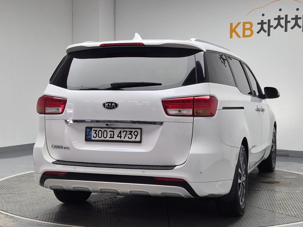 KIA Carnival - Vista 3