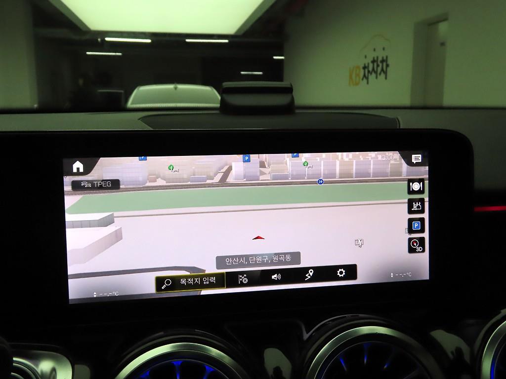 Mercedes Benz GLB Class - Vista 8