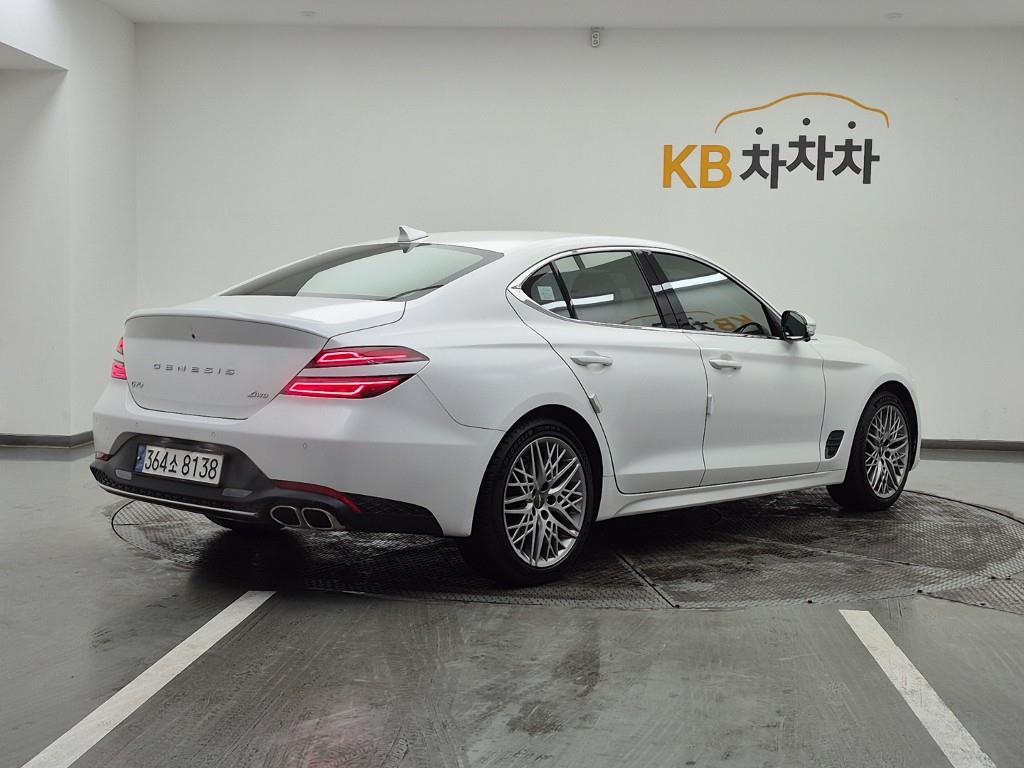 Genesis G70 - Vista 4
