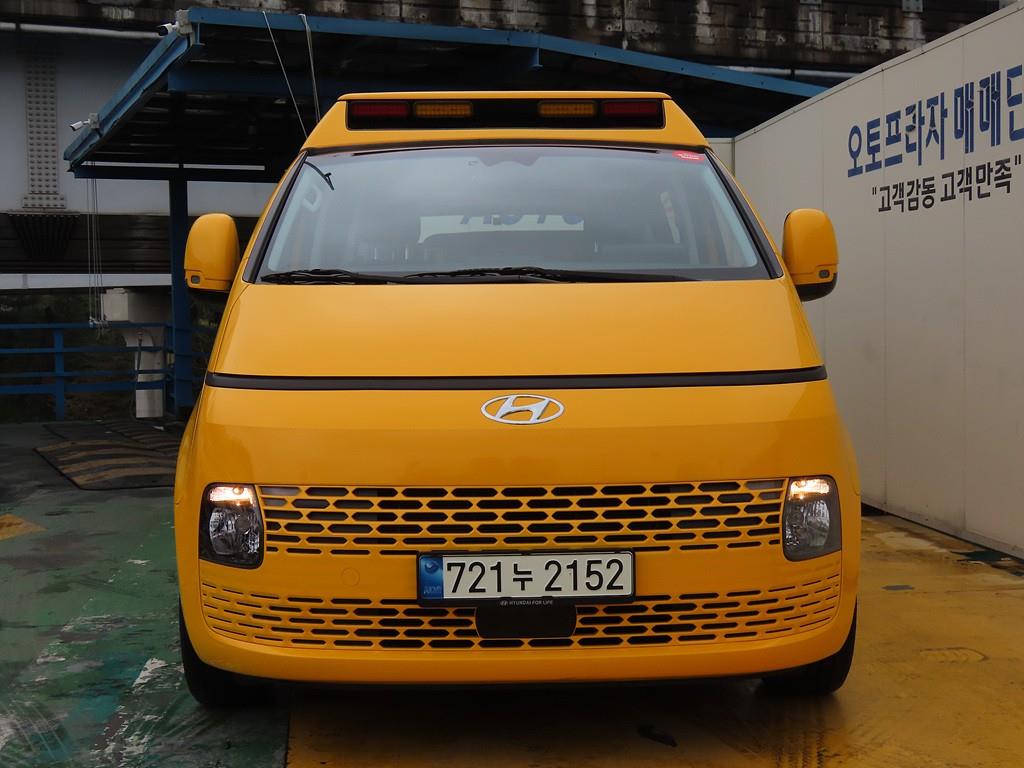 HYUNDAI Staria - Vista 2