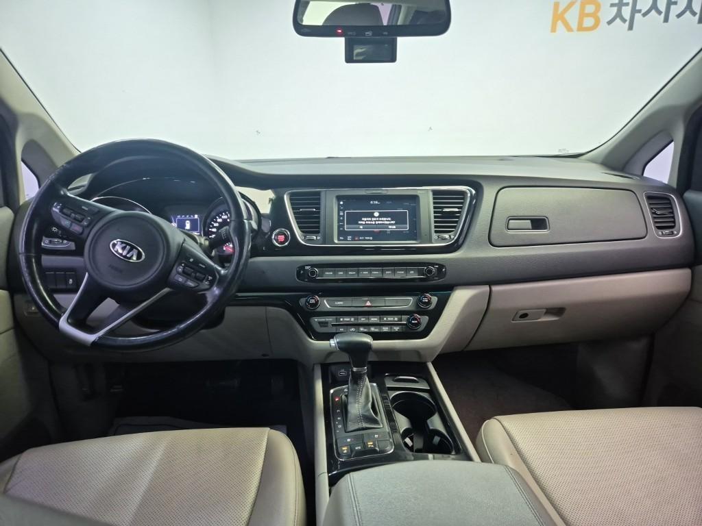 KIA Carnival - Vista 7