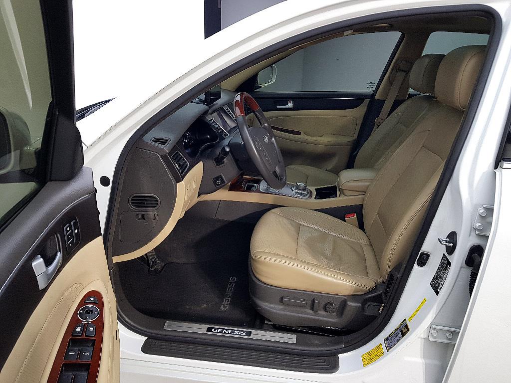 HYUNDAI Genesis - Vista 8