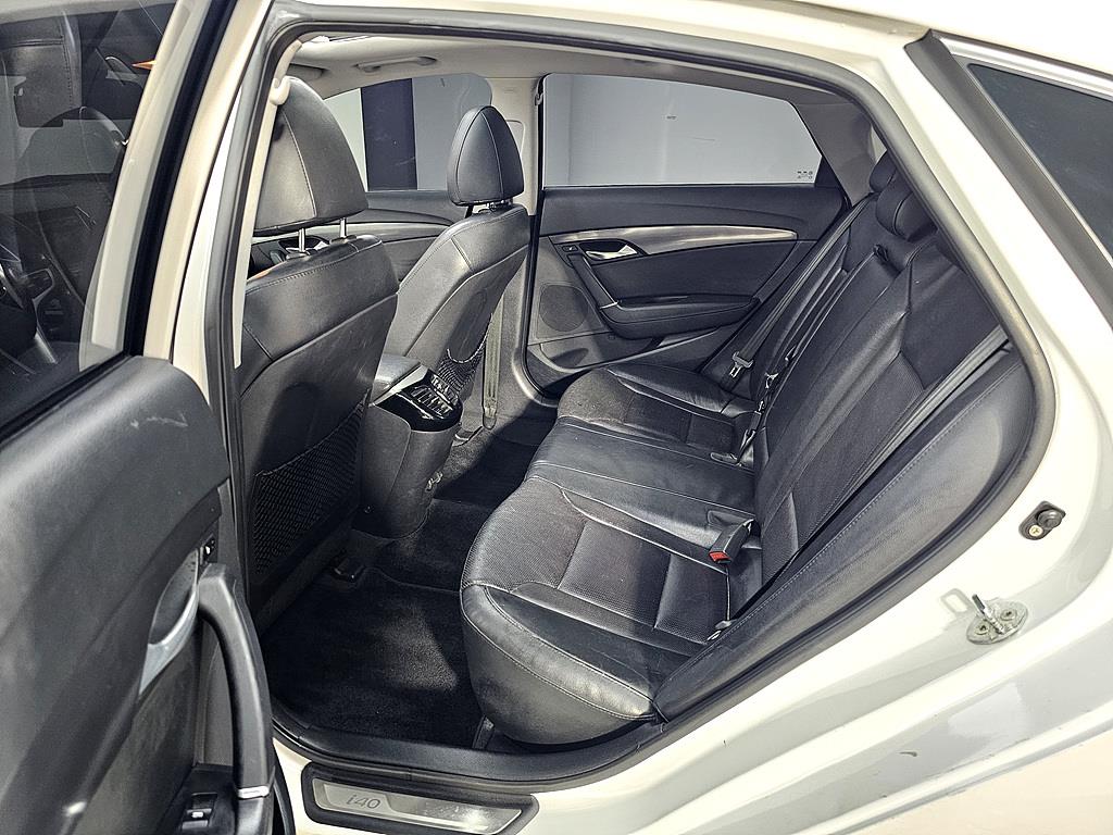 HYUNDAI i40 - Vista 9