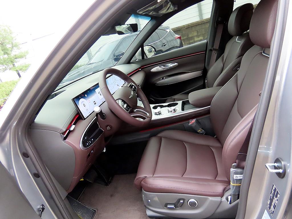 Genesis GV70 - Vista 5