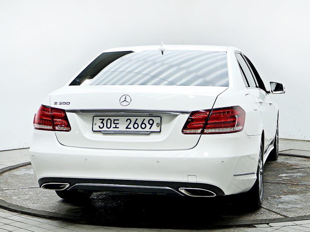 Mercedes Benz E class - Vista 5