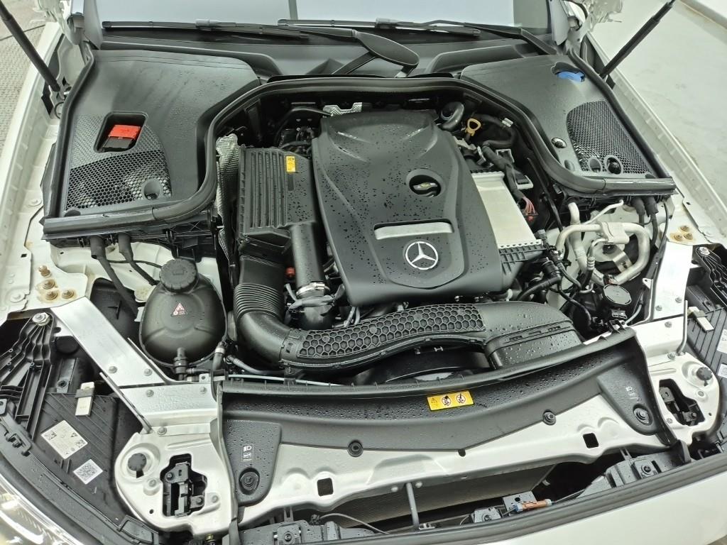 Mercedes Benz E class - Vista 6