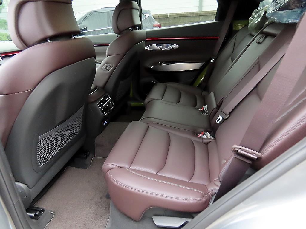 Genesis GV70 - Vista 6