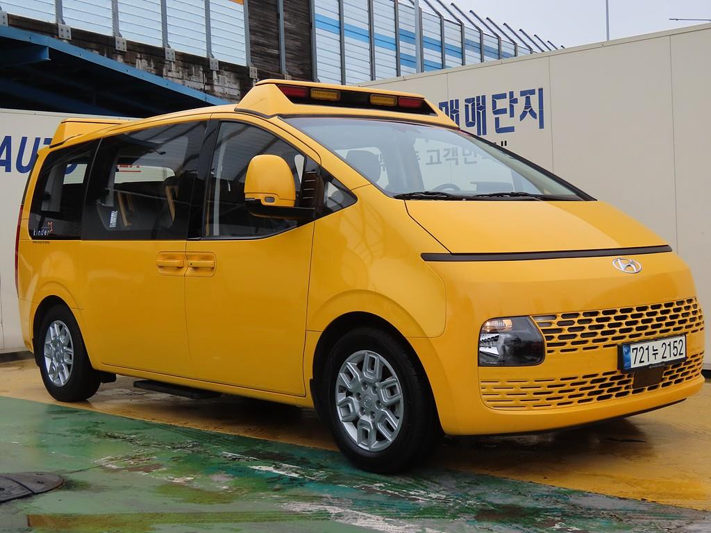 HYUNDAI Staria 2022 Amarillo - Importación desde Corea - HF Imports Iquique - Foto 1