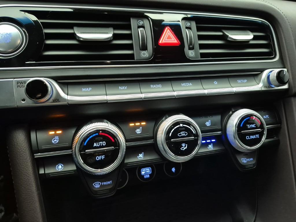 Genesis G70 - Vista 10
