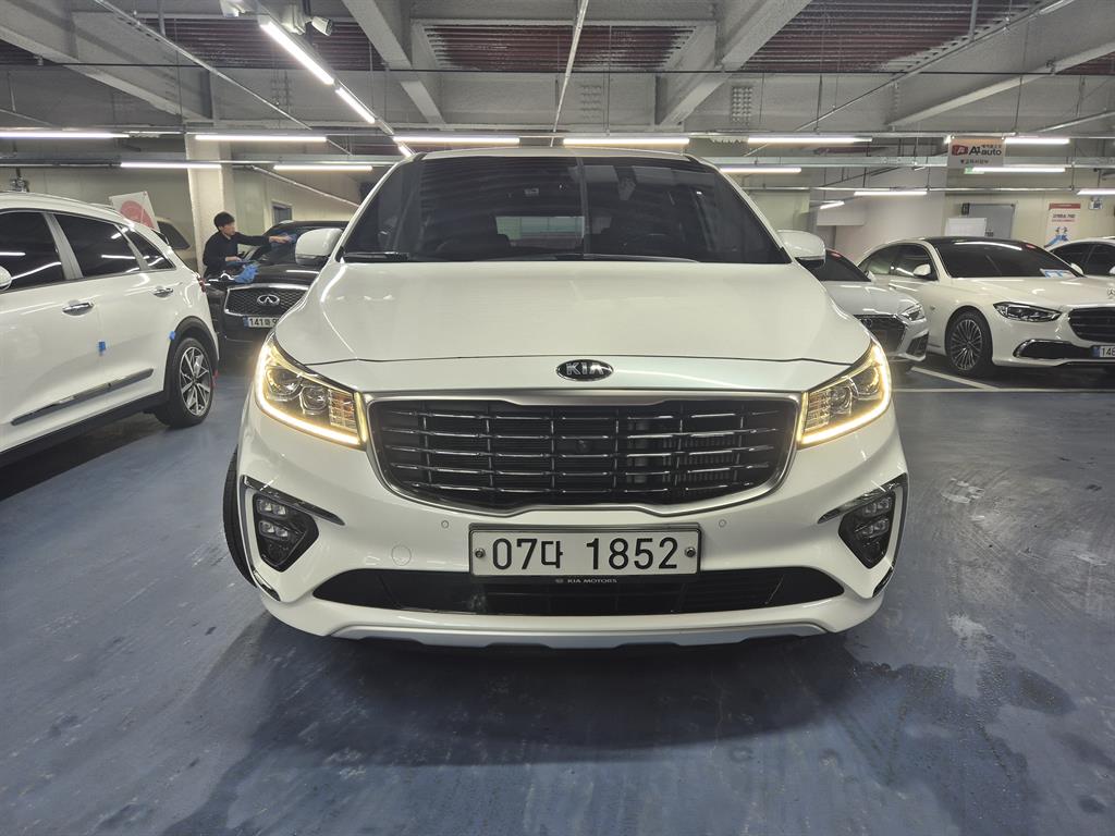 KIA Carnival - Vista 2