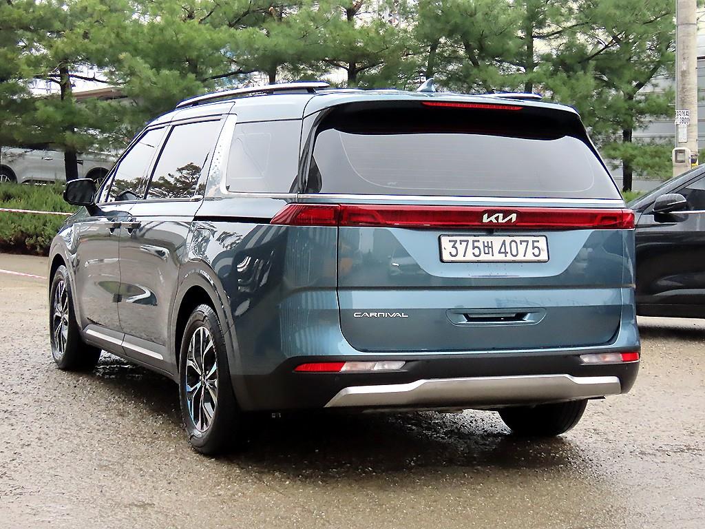 KIA Carnival - Vista 3