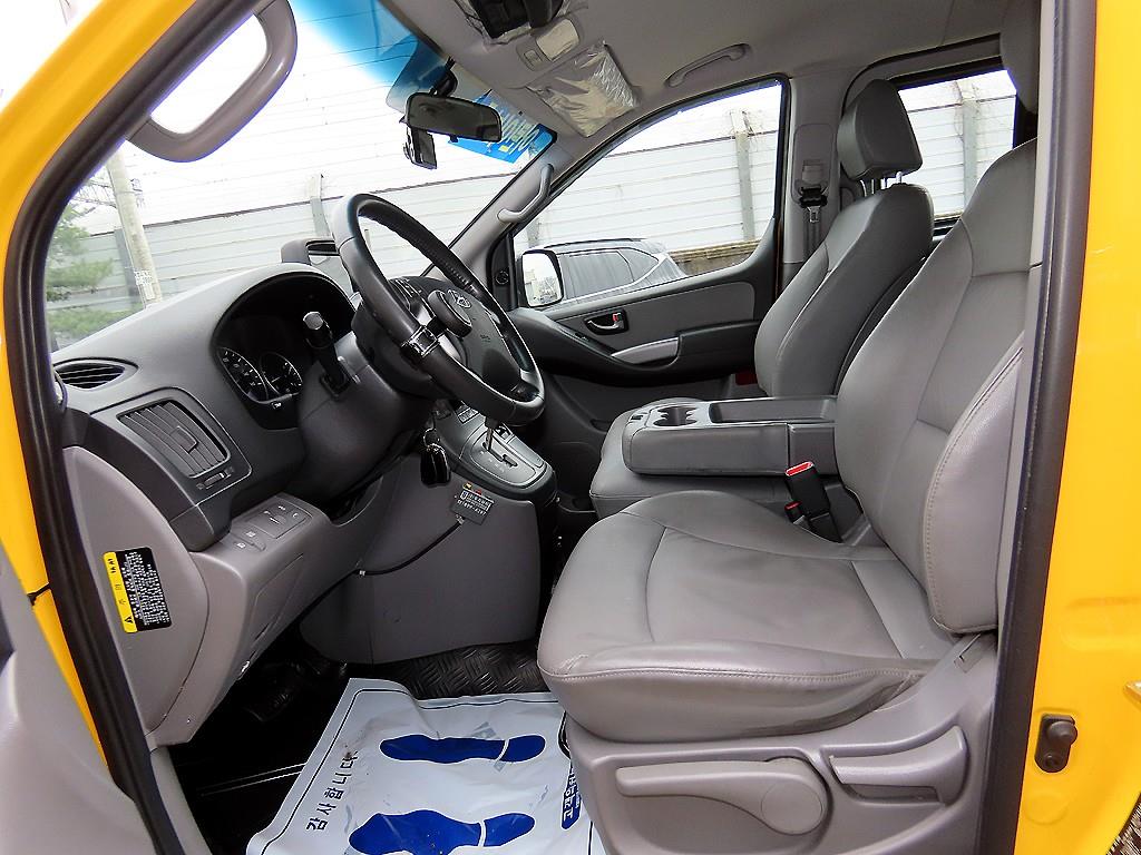 HYUNDAI Starex - Vista 5