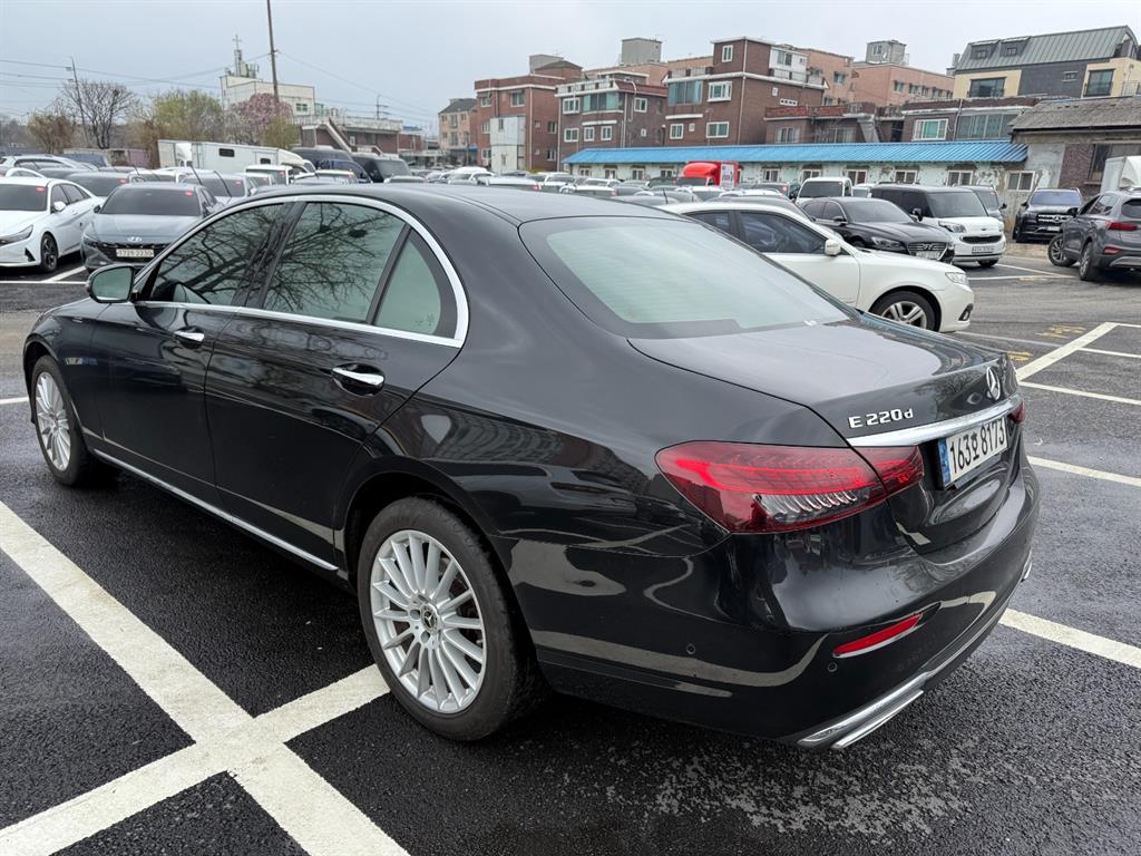 Mercedes Benz E class - Vista 3