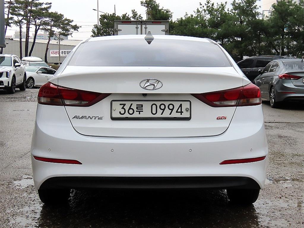 HYUNDAI Avante - Vista 4