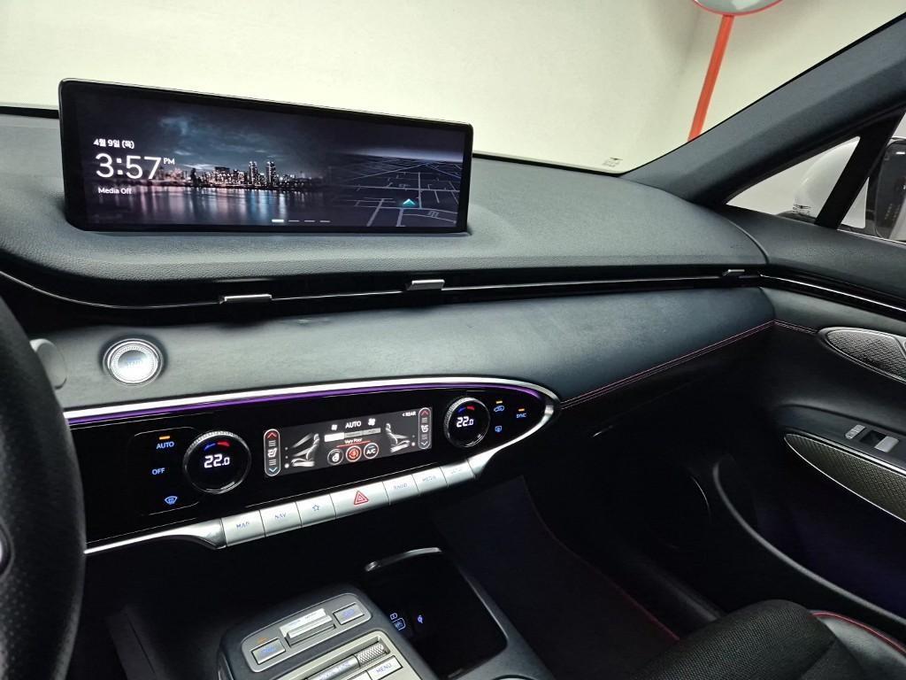 Genesis GV70 - Vista 9