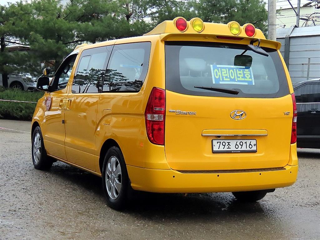 HYUNDAI Starex - Vista 3
