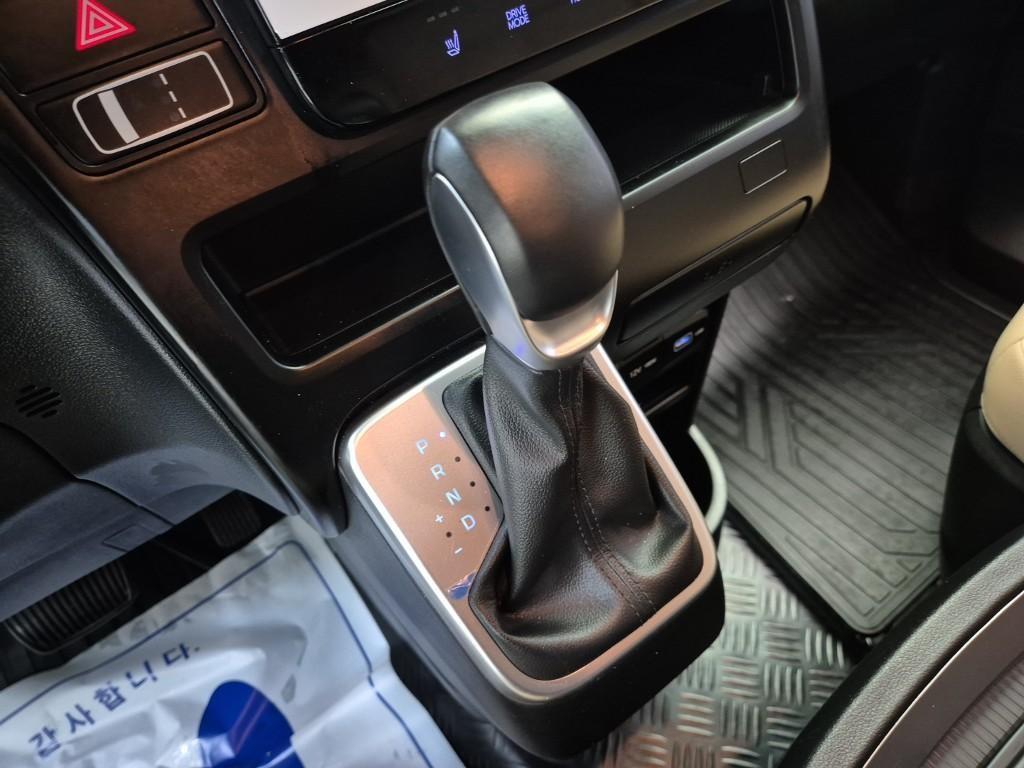 HYUNDAI Staria - Vista 8